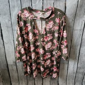 LA Gypsy Green with Floral Design‎ Blouse